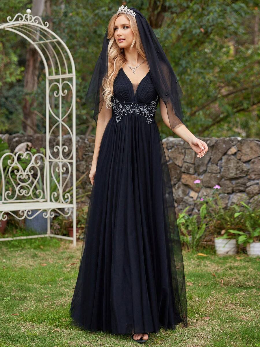EVERPRETTY Elegant Deep V Mesh Applique Sleeveless A-Line Black Wedding Dress For Wedding