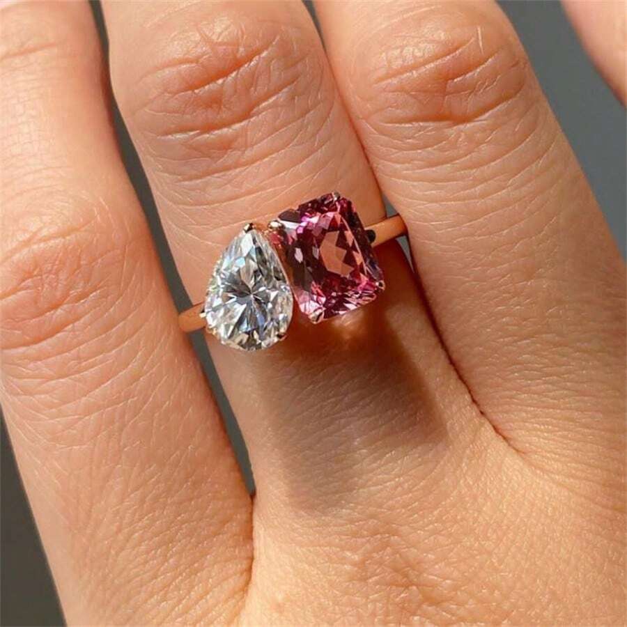 A Luxurious Ladies' Commitment Ring Set With Sparkling Cubic Zirconia, A Ladies' Engagement And Wedding Ring Symbolizing Elegance And Beauty, Luxurious Jewelry - Vàng - Xem 1