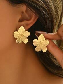 1 Pair Elegant Floral Retro Design Fashionable Earrings For Women