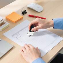 Sello de firma manuscrita personalizada: Sello de nombre con presión automática personalizado con tinta incorporada, que puede estampar sin problemas en varios materiales y superficies - GT0513 - Ver 8