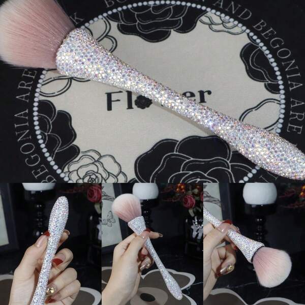 1pc Luxury Makeup Brush, Rhinestone Embedded Beauty Tool, Multi-Functional Brush, Portable Cosmetic Brush, High-End Vanity Facial Brush, Accessory For Daily And Travel Makeup