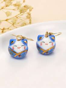 1 对可爱陶瓷招财猫耳环，手工制作的幸运耳环适合女性日常佩戴和节日礼物