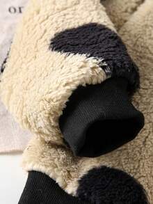 Conjunto de 2 peças de moletom de manga comprida com estampa de coração de pelúcia para meninas, gola redonda e calça preta, novo terno casual moderno adequado para meninas