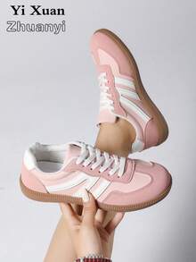 Pereche de pantofi sport casual pentru femei, cu cataramă metalică, piele ecologică, cu șireturi, confortabili, la modă, noi pentru toamna 2025