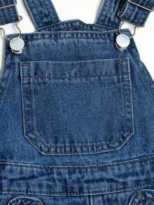 Süße Latzhose mit weitem Bein, verstellbaren Trägern, Herz-Tasche-Dekor und locker sitzendem Dunkelwash-Denim, geeignet für alle Jahreszeiten