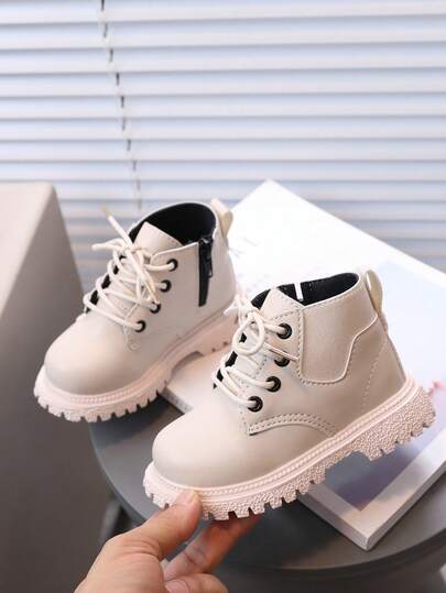 1 par de nuevas botas casuales de moda para niños, de punta redonda plana, ligeras, con cremallera lateral para uso diario y al aire libre, de media caña con cordones tipo Chelsea, adecuadas para otoño/invierno (el tamaño es talla grande pequeño de lo normal)