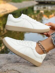 时尚女式白色运动鞋，带闪光装饰 - 轻便、系带、低帮设计，超细纤维面料，舒适的织物衬里和耐用的鞋底 - 百搭四季鞋类，百搭耐磨鞋|时尚运动鞋|现代材料，女式撞色运动鞋，休闲系带低帮平底运动鞋，轻便日常穿着大码步行鞋 - 米色 - 查看 1