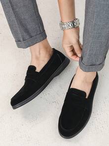 1 Pair Men's Designer Moccasin Shoes, Suede Slip-On Penny Loafers, Men's Genuine Leather Shoes, Gentleman Business Social Shoes, Men's Daily Office Party Wedding Shoes, Couple Date, Romantic Dinner, Holiday Gift, Back To School Student Casual Shoes, College Style, Please Select One Size Up.