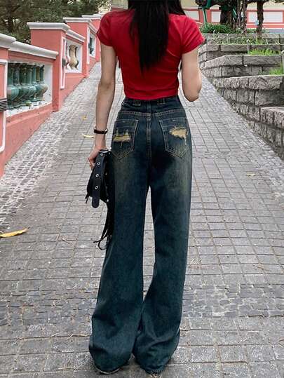 女式直筒牛仔裤，后袋做旧设计，全长