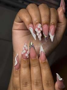 手工杏仁形 Y2K 法式美甲贴，裸色和白色可选，饰有水钻、圣人、十字架、钢珠和仿珍珠元素。10 片/包，3 种尺寸，适合派对、婚礼和日常佩戴。包含工具包，是送给女士和女孩的绝佳礼物。Press On Nails 美甲用品 美甲 - Follow Your Heart - 查看 2