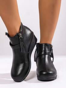 Botas de Plataforma Femininas de Bottom Grosso, Moda, Novo Design de Fivela e Zíper de Metal, Adequado para a Estação de Outono/Inverno