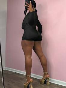 Bộ jumpsuit nữ AiTyi với cổ áo xếp ly, thiết kế ôm sát tôn dáng, thoải mái và thời trang cho sinh hoạt hàng ngày, dã ngoại, dạo phố, đi làm, mua sắm, dự tiệc, phong cách Y2K thanh lịch, phù hợp cho mùa xuân, kỳ nghỉ, ngày Quốc khánh, tựu trường, lễ tốt nghiệp, tháng Tự hào, lễ hội âm nhạc, lễ hội hóa trang, lễ Phục sinh, bộ jumpsuit dệt kim xếp ly thoải mái, gợi cảm mới nhất mùa xuân/hè 2026 màu đen - màu đen - Xem 2