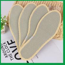 El carbón de bambú no se deforma al lavarse, es transpirable para plantillas deportivas, desodoriza y es transpirable para plantillas de verano