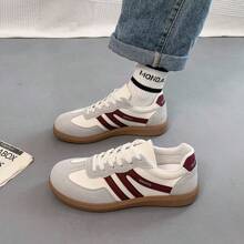 简约白色运动鞋，新款春秋时尚经典百搭学生休闲运动跑步平底鞋