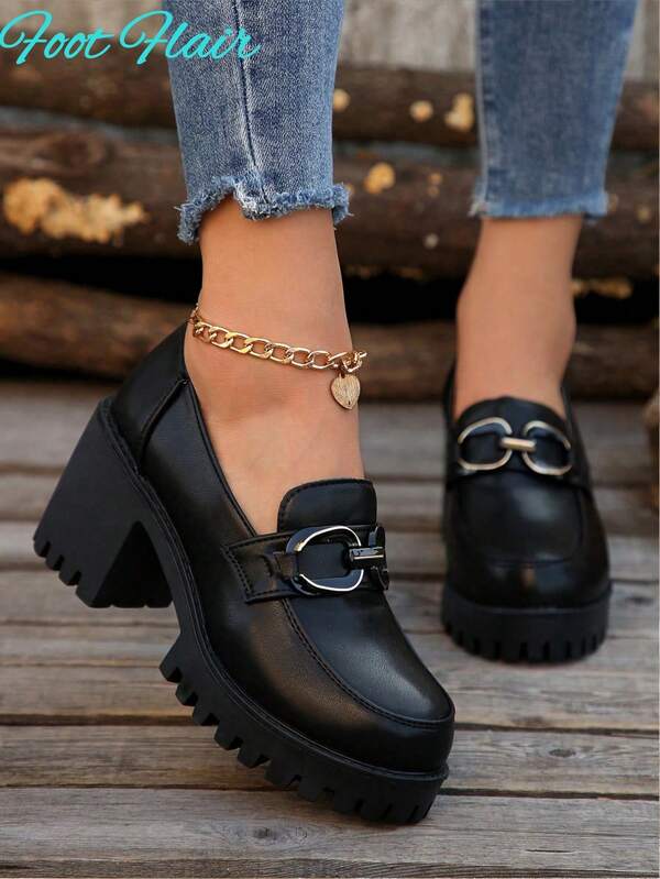 Foot Flair 女士金属链条装饰厚底圆头套脚高跟鞋，复古风格，大码，PU 皮革牛津鞋，黑色，英伦风职业平底鞋（选择尺码时请参考尺码指南）