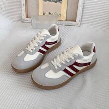 简约白色运动鞋，新款春秋时尚经典百搭学生休闲运动跑步平底鞋