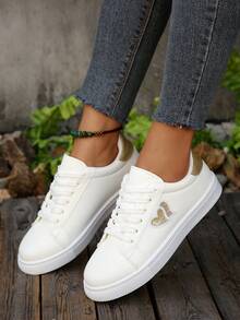 2025 秋冬新款女式白色运动鞋，金色心形系带平底休闲鞋，时尚、舒适、百搭