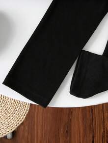 Conjunto de 2 peças de moletom de manga comprida com estampa de coração de pelúcia para meninas, gola redonda e calça preta, novo terno casual moderno adequado para meninas