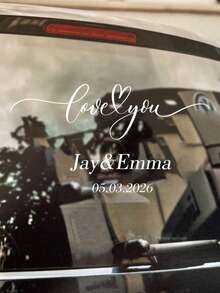 个性化“新婚快乐”汽车贴纸 – 定制婚礼乙烯基贴纸，可印制姓名和日期 – 新郎新娘蜜月旅行车装饰 – 新婚夫妇后窗贴纸 – 浪漫婚礼送别标牌 – 乙烯基“新婚快乐”车窗贴纸 – 定制姓名婚礼车装饰 – 优雅字体“新婚快乐”车贴 – 婚礼当天车窗装饰，派对必备，易于安装 - 彩色 - 查看 4