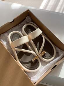 XIXITIAO 女士户外软底人字拖，百搭纯色沙滩凉鞋，法式简约风格平底方头轻便舒适休闲家居拖鞋，适合海滩/户外/派对等场合 - 米白色拼色夾趾 - 查看 3