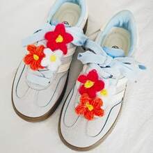 2 件鞋配件，新款糖果色针织花，可拆卸鞋带装饰扣，适用于运动鞋/靴子/休闲鞋/篮球鞋和其他服装，多用途 DIY 配件 - 米色 - 查看 2