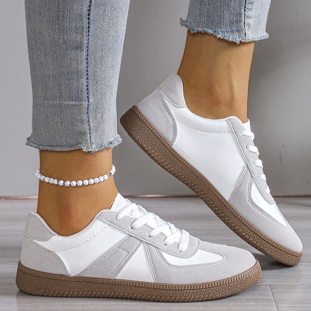 Par de zapatillas casuales para mujer, zapatos blancos, antideslizantes, versátiles, suela suave cómoda para estudiantes, zapatos para correr