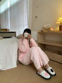 XIXITIAO زوج من الأحذية الداخلية للنساء بتصميم نقاط وقلوب على شكل قطط، سميكة مانعة للانزلاق وفرو دافئ مناسبة للمنزل والحفلات في فصلي الخريف والشتاء