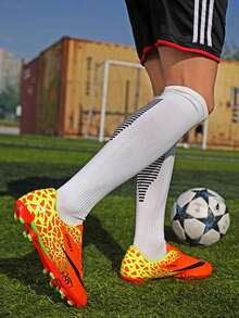 青少年户外运动足球鞋，校园学生男女足球运动鞋，足球训练鞋，长钉设计，经久耐用，穿着舒适