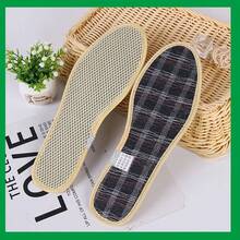 El carbón de bambú no se deforma al lavarse, es transpirable para plantillas deportivas, desodoriza y es transpirable para plantillas de verano