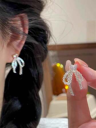 2pcs Silver Bow Stud Earrings For Women, New Minimalist Delicate Design Earrings, Fashionable & Elegant