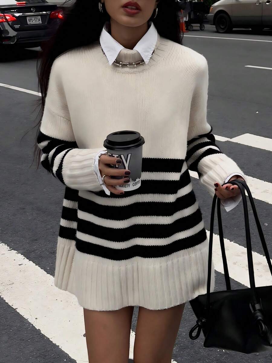 Suéter feminino casual grande com listras pretas e brancas, gola redonda, manga comprida, adequado para o dia a dia, rua e deslocamento, outono/inverno - Bege - Ver 1