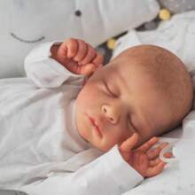 Muñeca bebé Reborn de 50 cm (20 pulgadas) que parece real, con miembros de vinilo suave y Body de tela, bebé recién nacido hecho a mano con pintura 3D en color beige claro y arte de venas, juguete para regalo de cumpleaños de niños