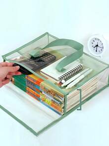 Questa borsa portadocumenti di grandi dimensioni, portatile, trasparente e impermeabile è realizzata in materiale PVC autoadesivo e presenta un design espandibile. È adatta a varie occasioni, come Ringraziamento, Ognissanti, matrimoni, anniversari e per gli studenti. Può essere utilizzata per riporre forniture per ufficio, libri, cosmetici, prodotti per la cura della pelle e altro ancora.