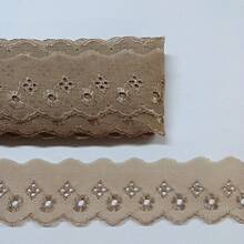 English Embroidery Piece 5cm Wide - 13.70 Meters Long. Embroidered Lace - 巧克力棕 - 查看 1