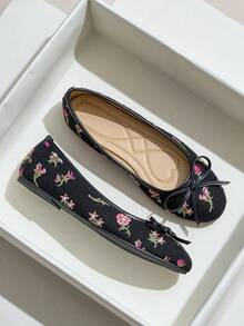 Women's Bow Tie Flat Round Toe Low Heel Embroidered Floral Slip-On Fashion Versatile Ballet Flats, Suitable For Autumn/Winter And Christmas - 黑色 - 查看 2
