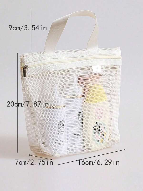 هذه الحقيبة اليدوية متعددة الوظائف توفر قبضة مريحة ولا تتعب عند حملها لفترة طويلة. صنعت من قماش مقاوم للبلى وسهل التنظيف. لديها سعة داخلية كبيرة ويمكن تخزين منتجات العناية بالبشرة والمستحضرات التجميلية والمستلزمات الشخصية بشكل معقول. المظهر الشبكي جميل ويجف بسرعة بعد الغسيل