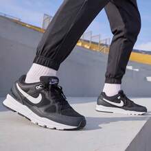 Nike 男鞋 AIR SPAN II 新款耐穿休闲跑步鞋 AH8047-008 - 黑與白 - 查看 1