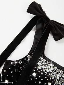 Astony One 性感黑色丝绒迷你连衣裙，饰有闪亮水钻蝴蝶结肩带 | 简约短款晚礼服，适合生日、单身派对、舞会、约会之夜、夜店、外出等各种场合 - 黑色 - 查看 5