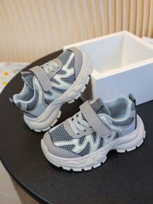 1 Pair Spring/Autumn Kids' Sports Shoes, Easy On/Off: Hook And Loop Design Allows Children To Wear Themselves, Cultivate Independence, Convenient For Parents. Fashionable & Versatile: Fresh Colors, Styles, Suitable For Sportswear Or Casual Wear, Making Kids Stand Out In School.