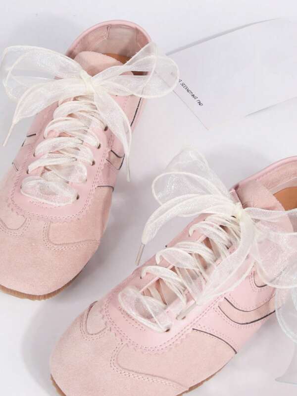 1 Pair Women's White Ruffled Bow Hollow Shoelaces, Niche Korean Style 120cm Shoe Decor Accessories Suitable For Sneakers, Casual Shoes, Flats, Canvas Shoes, Wedding Shoes, Etc.