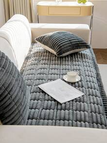 1件加厚深灰色羊毛沙发套，保暖柔软，可作毯子或披肩使用，四季皆宜，可机洗手洗，防尘防污，是保护宠物家具的理想之选，非常适合日常使用、秋季装饰、房间装饰、返校季，适用于2/3/4座沙发（多种尺寸可选）。 - 深灰色 - 查看 5