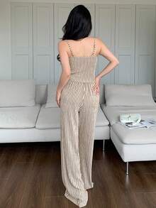 一套杏色单排扣收腰吊带背心和阔腿裤，性感优雅，魅力休闲装，适合约会、派对，也适合新年、情人节等场合。 - 杏色 - 查看 2