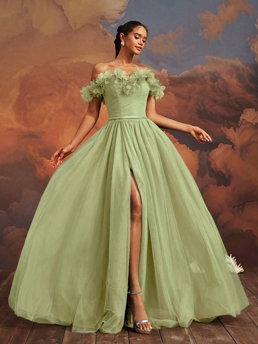 VIPGIRL 鼠尾草绿露肩薄纱舞会礼服，饰有花卉贴花和开衩，A字型晚礼服