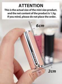 GIVENCHY[迷你]玫瑰完美丰盈润唇膏 24 小时保湿 #N001 1.5g / 持久保湿，不脱色，适合所有肤质 / 24 小时保湿美化润唇膏 / 使用玫瑰完美展现您双唇的自然之美，纪梵希高级定制润唇膏结合了清新持久的色彩和持久的保湿功效。 - N001 - 查看 4