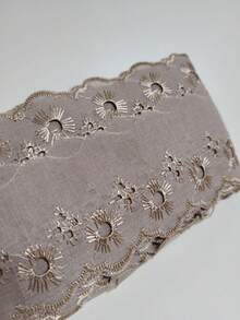 English Embroidery Piece 5cm Wide - 13.70 Meters Long. Embroidered Lace - 巧克力棕 - 查看 2