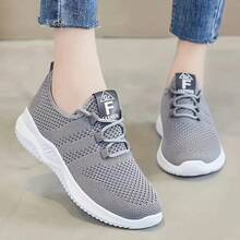.Women's Knitted Sneakers, Lightweight Lace-Up Breathable Tennis Shoes, All-Season Shoes, Women's Breathable Knitted Sneakers. Versatile And Simple. Suitable For All Outfits