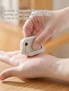 1件装便携式开箱工具，带可伸缩多功能刀，迷你专用刀片用于打开包装，磁性送货刀用于纸箱，带可伸缩磁性冰箱挂钩，方便取用包裹、信件和信封 - 彩色 - 查看 3