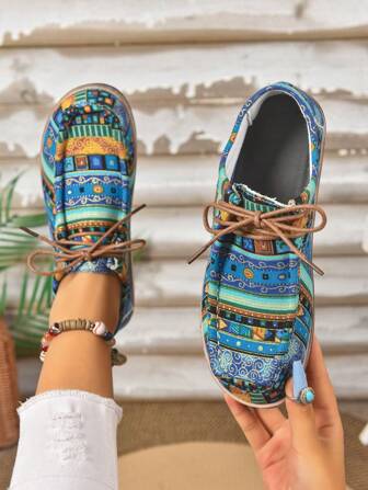 Nouvelles chaussures plates décontractées de style bohème pour femmes, avec bout rond, lacets à cordon coulissant. Chaussures polyvalentes de base pour l'extérieur/le bureau, avec empiècements bicolores, finition métallique et plateforme artisanale