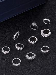 10 sztuk błyszczących kolczyków do nosa ze stali nierdzewnej platerowanych złotem/srebrem, z cyrkoniami AAA+, wzory kwiatowe/piórowe/gwiazdkowe, damskie – odpowiednie do noszenia na co dzień, na imprezy i jako biżuteria do ciała - Srebro - Zobacz 3