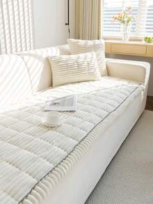 1件米色毛绒沙发套，温暖柔软，可作毯子或沙发套使用，四季皆宜，可机洗和手洗，防尘防污，是保护宠物家具的理想之选，适合日常使用、秋季装饰、房间装饰、开学季，适用于2/3/4座客厅沙发（多种尺寸可选）。 - 米色 - 查看 3